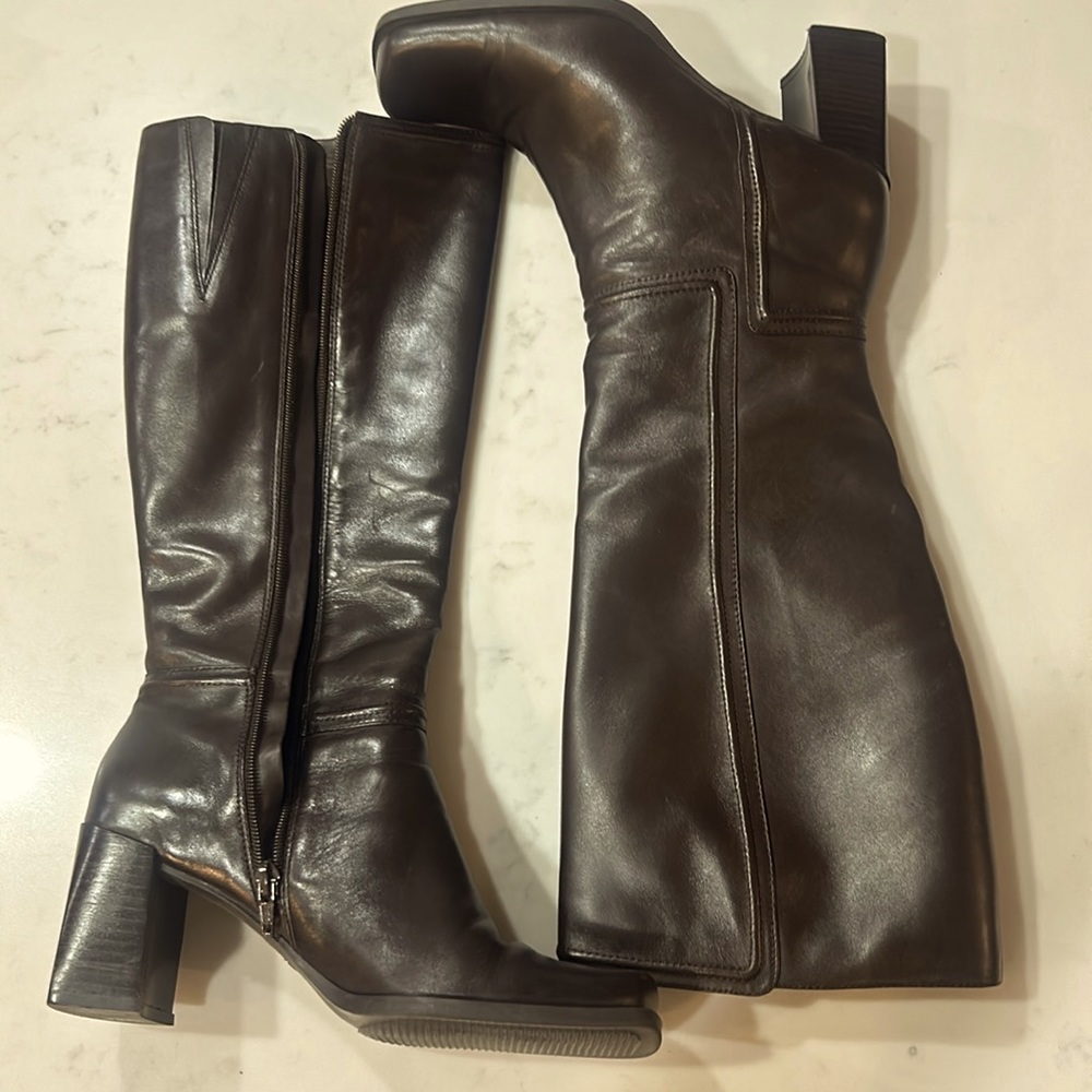 Women’s dark brown Nine West Westies tall boot, size 6.5